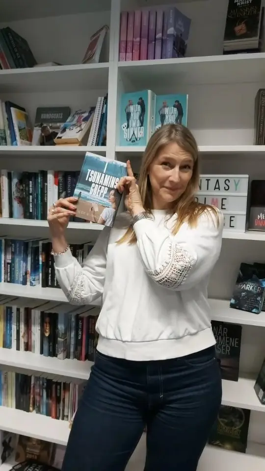 Boktips "I tsunamins grepp" skriven av Tilde Blomqvist.

☝Läs om handlingen i BoD Bokshop. Länken finner du I bio!

#skrivardrömmar #förverkligadinbokidé #skrivaenbok #geutbok #bod_sverige @forfattare_tildeblomqvist