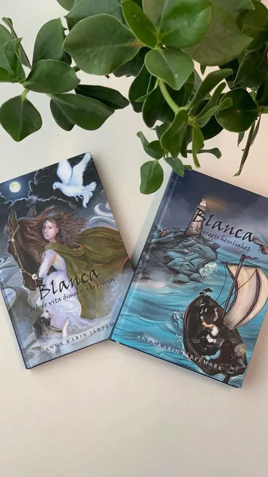 Boktips!
Författaren Anna Karin Järpemark berättar varför hon valde BoD och berättar om sina böcker:
-Blanca och de vita dimmornas brunn
-Blanca och bergets hemlighet
 
Böckerna om Blanca handlar om äventyr i en fantasivärld omkring Stora Oceanen. Böckerna stimulerar språket och fantasin i en spännande och fantasy-inspirerad medeltida sagomiljö. Karaktärerna väcker nyfikenhet; de är ovanliga och intressanta. I varje bok tillkommer flera nya karaktärer. Böckerna är illustrerade av Genevieve Claesson.

#författare #förverkligadinbokidé #böcker #geutbok #bod_sverige  @karinjarpemark